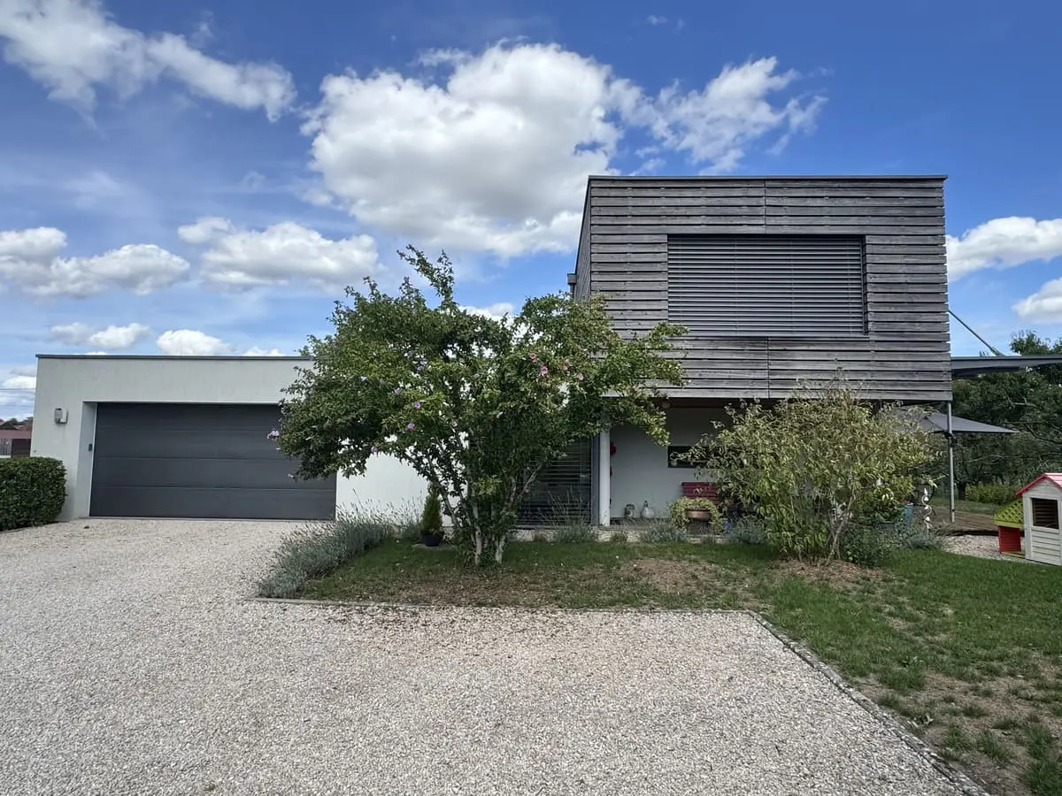Maison contemporaine, maçonnerie avec bardage bois 03